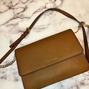 Michael Kors 	
Daniela Large Saffiano Leather Crossbody Bag